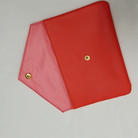 Ipsy 'Sealed with a Kiss" bag - Picture 4 of 6